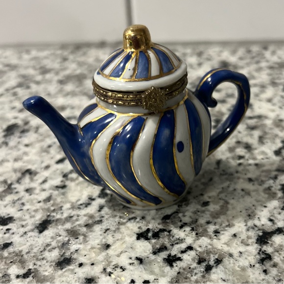 Miniature Teapot Porcelain Jewelry Holder With Clasp White Gold Blue container - Picture 5 of 9